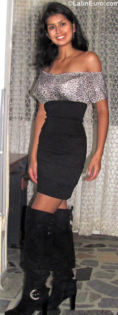 Date this young Colombia girl Jineth from Bogota CO24627