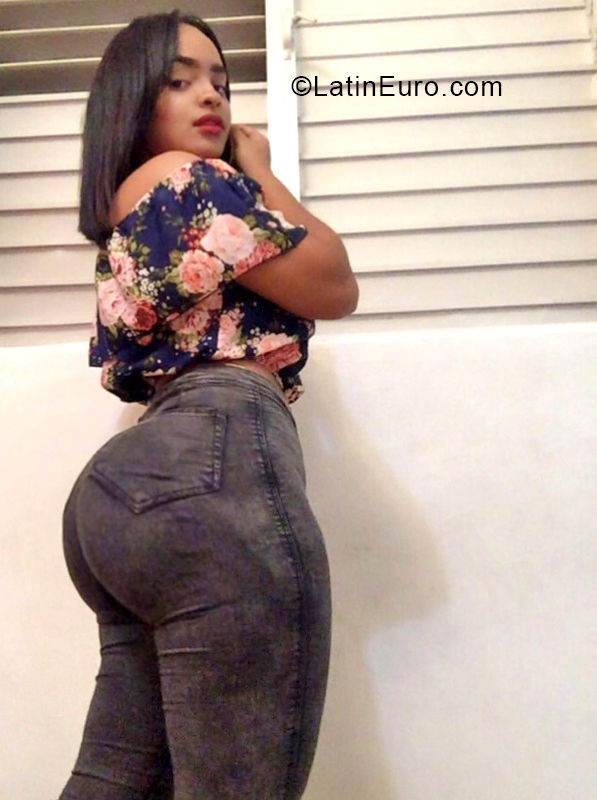 Date this young Dominican Republic girl Lesly Trujillo from Santo Domingo DO33539