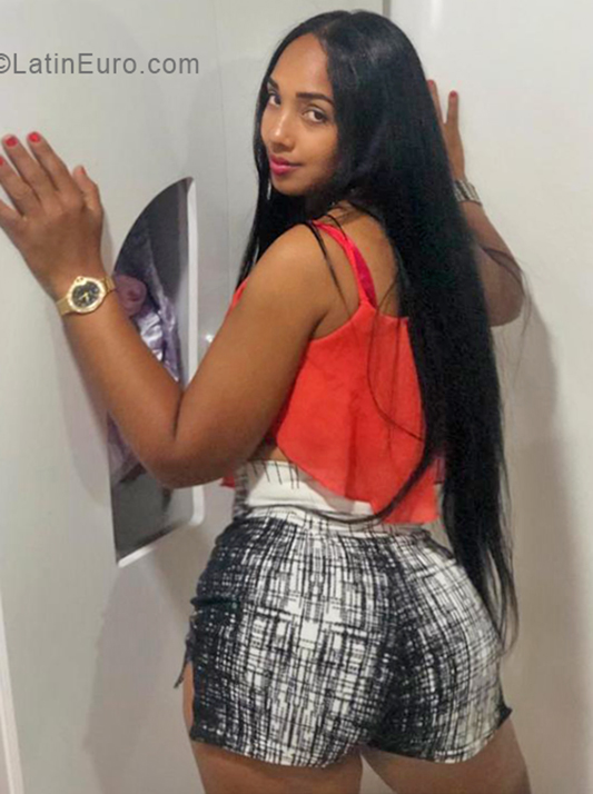 Date this hot Dominican Republic girl Deyaniry from Santiago DO33565