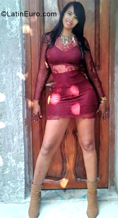 Date this attractive Cuba girl Kairoko from Santiago De Cuba CU443