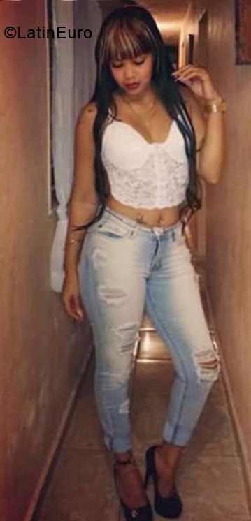 Date this pretty Dominican Republic girl Emely from Santo Domingo DO33594