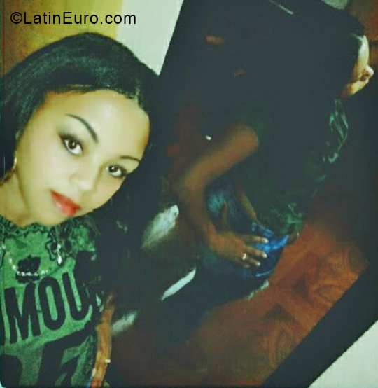 Date this pretty Colombia girl Leidi from Buenaventura CO24710