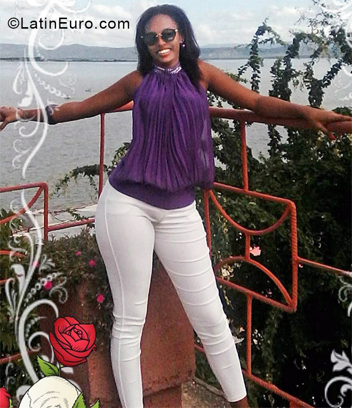 Date this beautiful Cuba girl Adriana from Guantanamo CU448