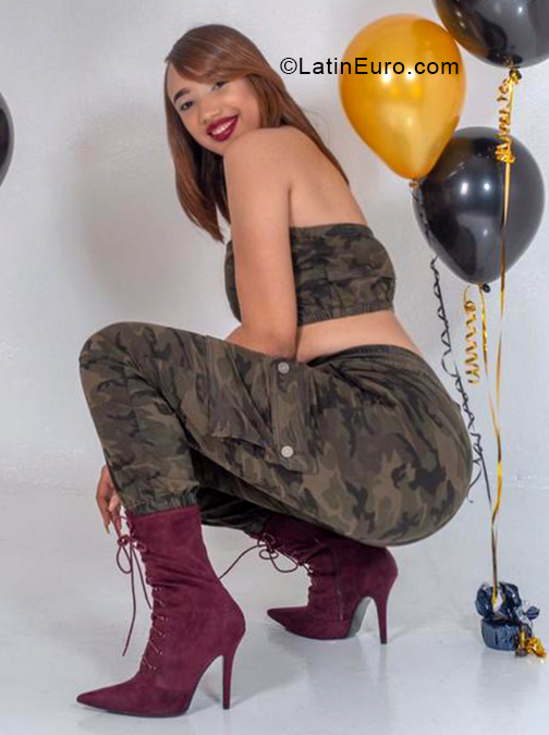 Date this lovely Dominican Republic girl Celina from Santo Domingo DO33668