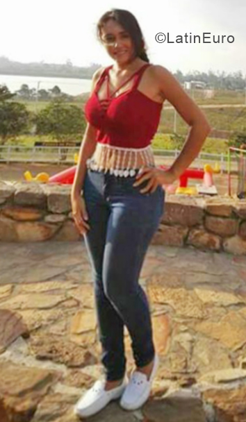 Date this stunning Colombia girl Fabiana from Bucaramanga CO24730
