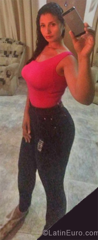 Date this hard body Venezuela girl Mariana from Puerto la Cruz VE2068