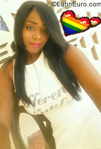 Date this athletic Dominican Republic girl Ana from Santo Domingo DO33709