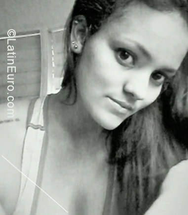 Date this happy Cuba girl Jan from Santa Clara CU497