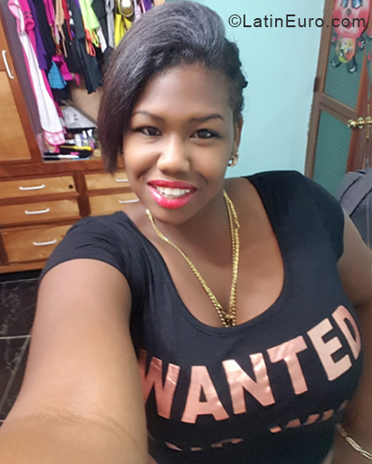 Date this exotic Cuba girl Maguie from Havana CU462