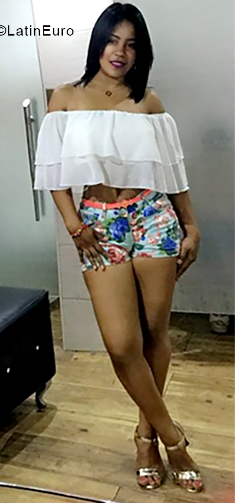 Date this good-looking Dominican Republic girl Rosa from Santo Domingo DO40293