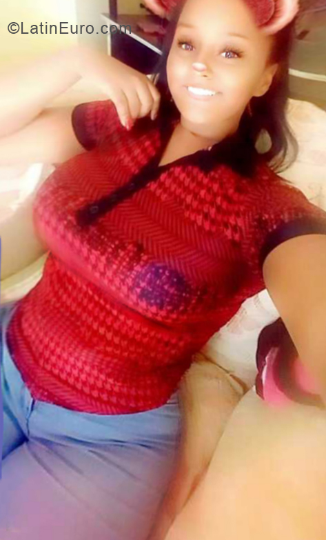 Date this happy Dominican Republic girl Maria from Santo Domingo DO33890