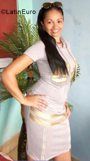 Date this fun Cuba girl Doris from Havana CU467