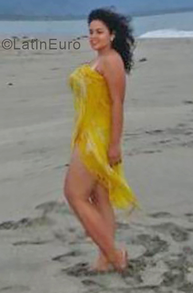 Date this attractive Colombia girl Sara from Santa Marta CO24818