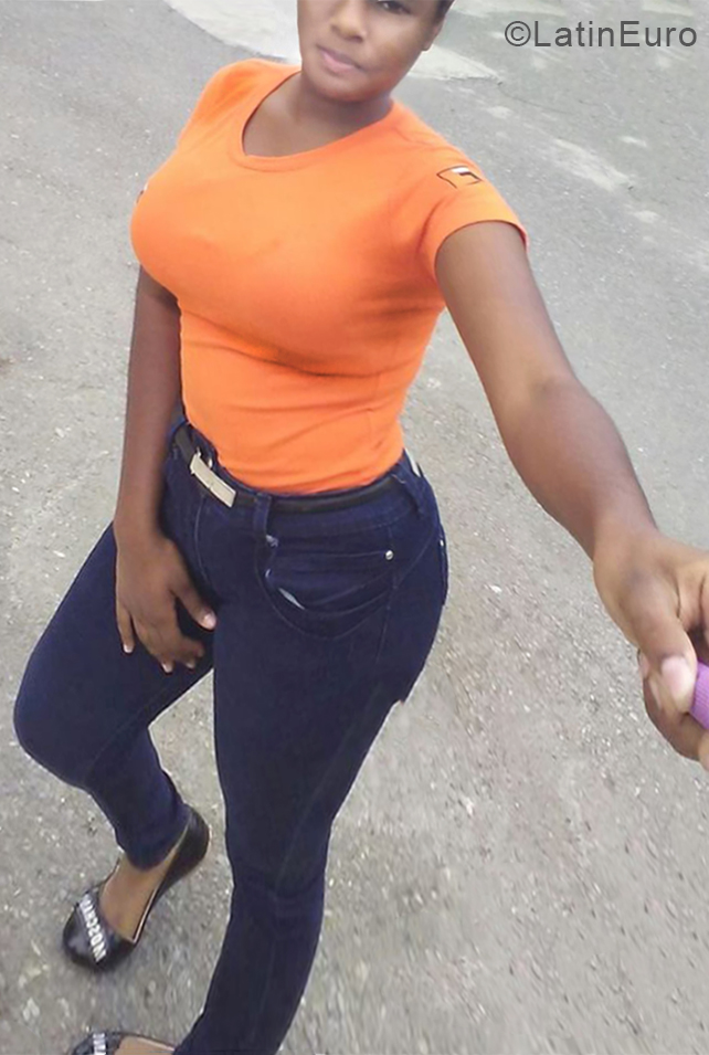 Date this attractive Dominican Republic girl Maria from Santo Domingo DO33924