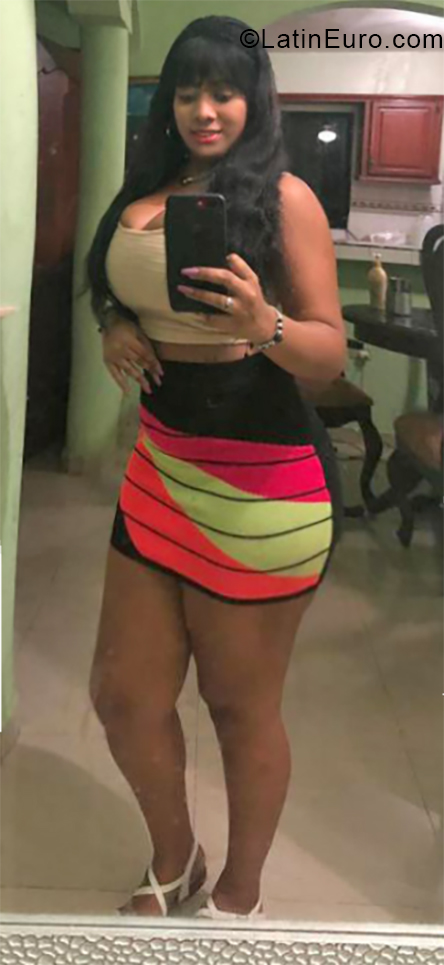 Date this pretty Dominican Republic girl Julia from Santo Domingo DO33931