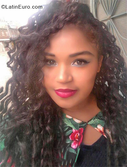 Date this georgeous Colombia girl Yensy martinez from Bogota CO24879