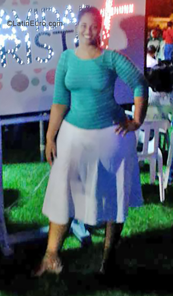 Date this hot Dominican Republic girl Caro from La Romana DO33980