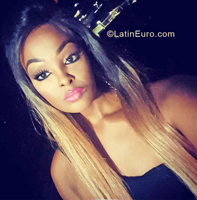 Date this voluptuous Brazil girl Luna from Rio de Janeiro BR10767