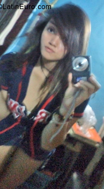 Date this hot Venezuela girl Marivi from Caracas VE2137