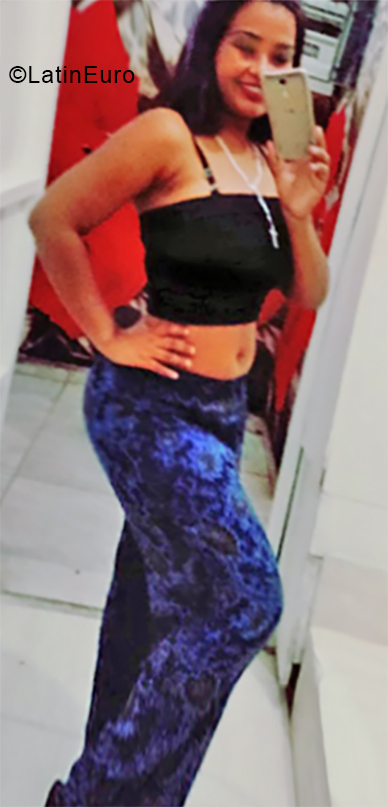 Date this attractive Dominican Republic girl Carolina from Santo Domingo DO34013
