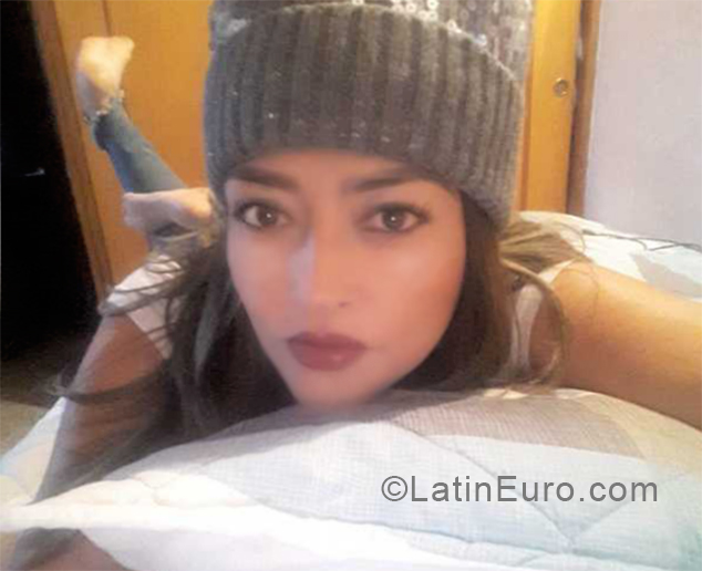 Date this nice looking Colombia girl Mariluz montoya from Medellin CO24897