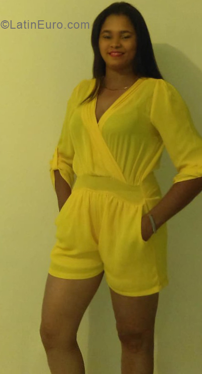 Date this charming Dominican Republic girl Alba from Higuey DO34021