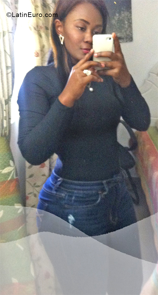 Date this athletic Dominican Republic girl Mechy from Santo Domingo DO34031