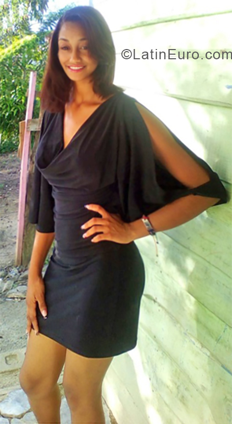 Date this nice looking Dominican Republic girl Maria from Satiago DO34035