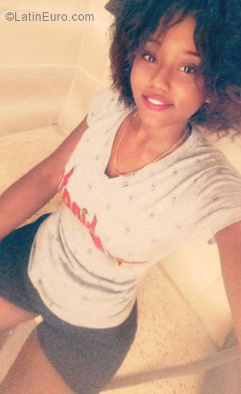 Date this hard body Dominican Republic girl Daniela from Santo Domingo DO34038