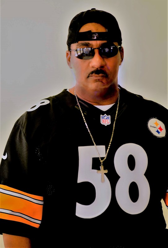 Date this beautiful United States man Roberto from Riverdale US19814