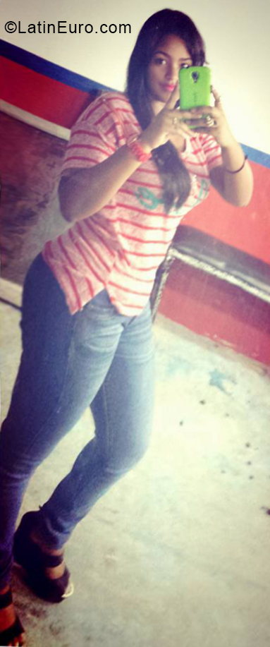 Date this beautiful Dominican Republic girl Winy from Santo Domingo DO34118