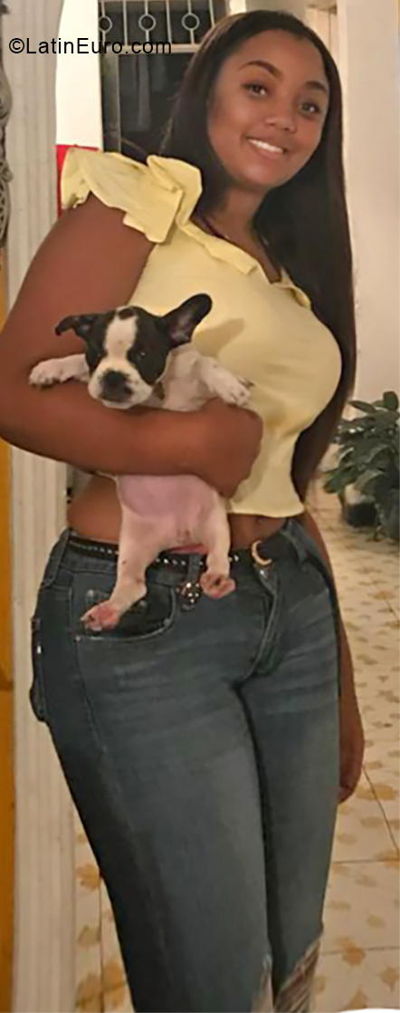 Date this exotic Colombia girl Erika from Cali CO24999