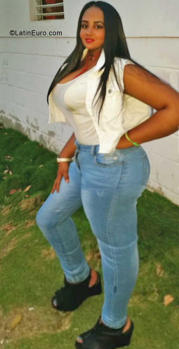 Date this tall Dominican Republic girl Estrela from Santiago DO34140