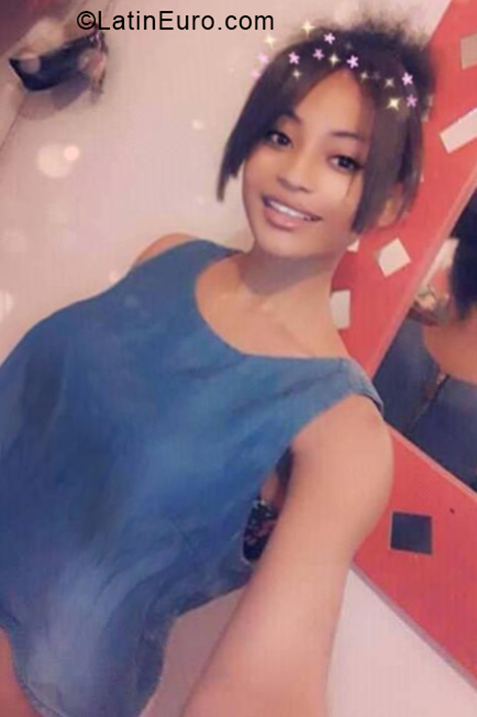 Date this nice looking Panama girl Angela from Panama PA1283