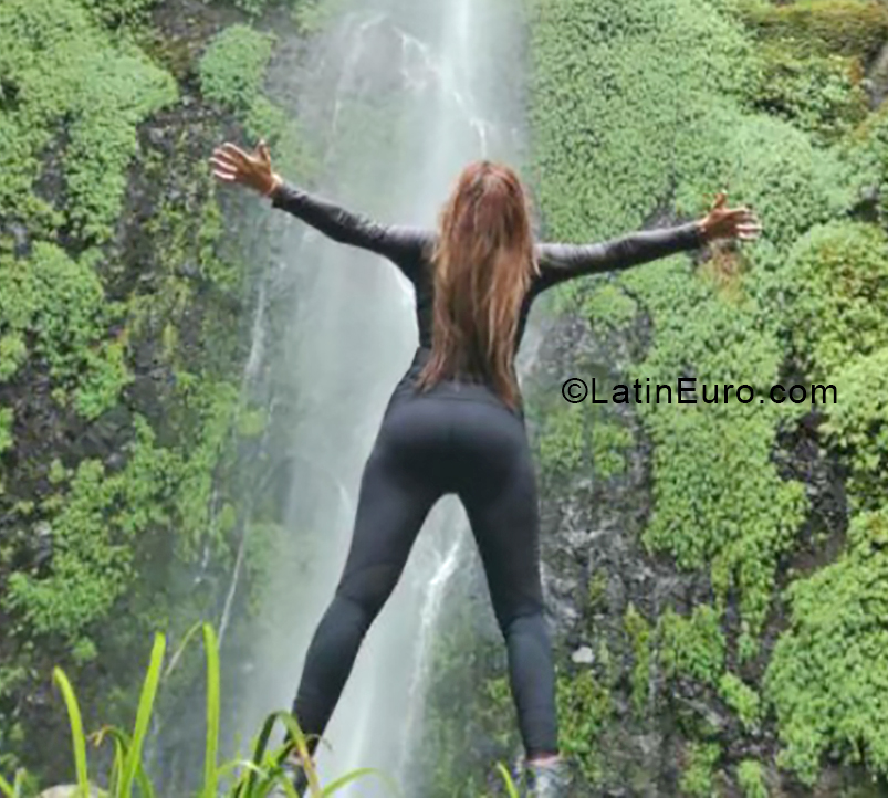 Date this lovely Colombia girl Luna from Cali CO25085