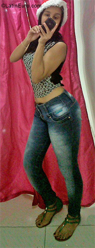 Date this sensual Venezuela girl Roselin from Valencia VE2215