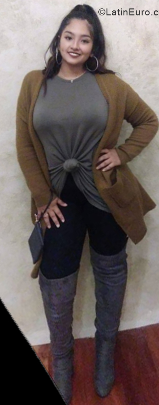 Date this happy Venezuela girl Daniela from Los Teques VE2217