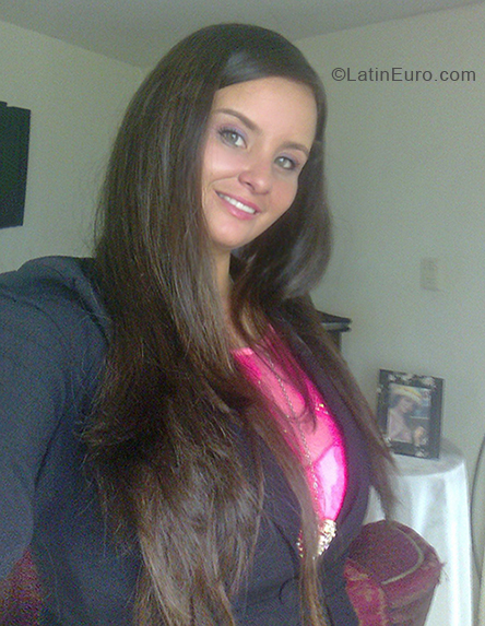 Date this nice looking Colombia girl Diana from Calarca CO25108