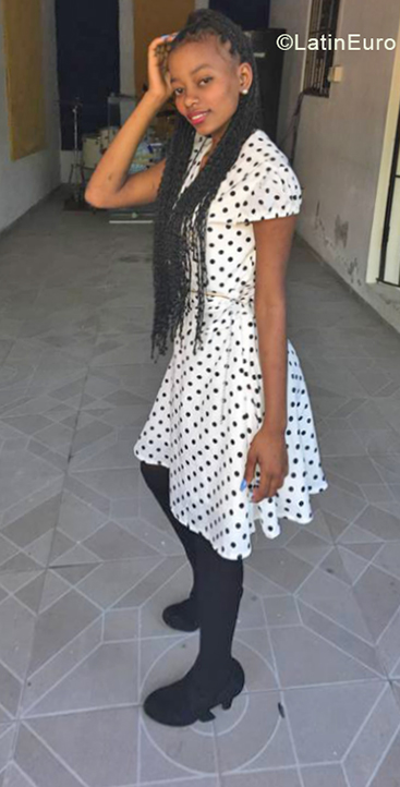 Date this happy Dominican Republic girl Kenery from Bayaguana DO34385