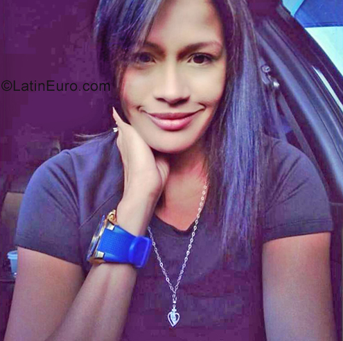 Date this athletic Venezuela girl Syneloy from Caracas VE2272