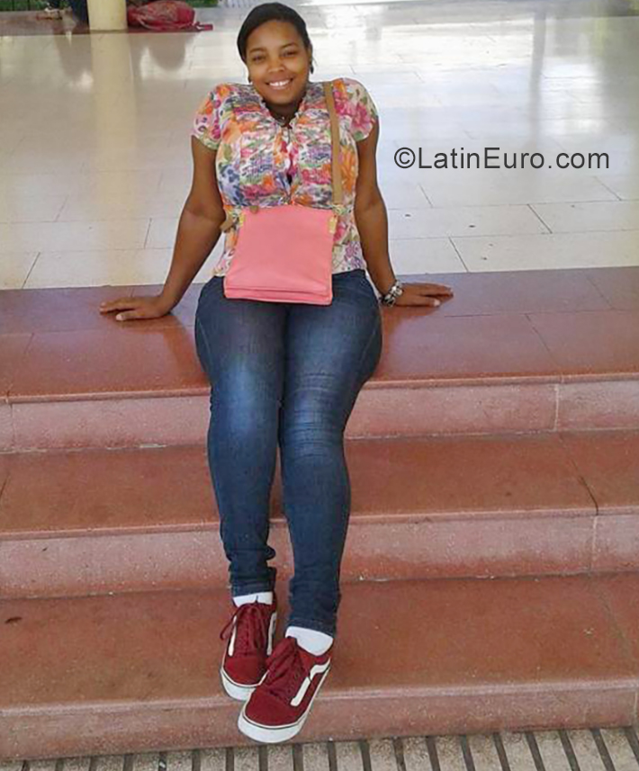 Date this georgeous Dominican Republic girl Rosanyela from Santo Domingo DO34460