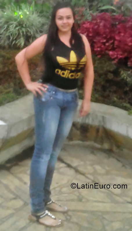 Date this stunning Colombia girl Daniela from Medellin CO25199