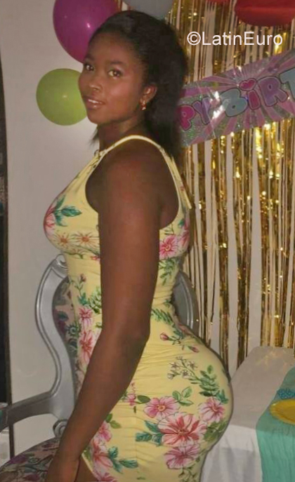 Date this passionate Colombia girl Yaris from Cali CO25201