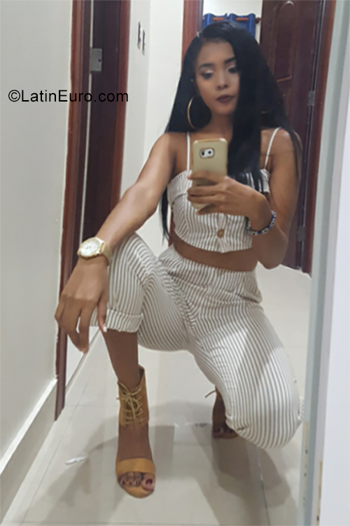 Date this happy Dominican Republic girl Hieliani from Puerto Plata DO34490