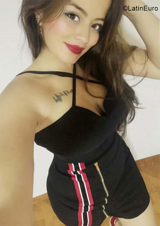 Date this nice looking Colombia girl Naty from Bogota CO25204