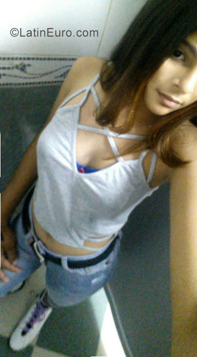 Date this stunning Dominican Republic girl Deishia from Santiago De Los Caballeros DO34515