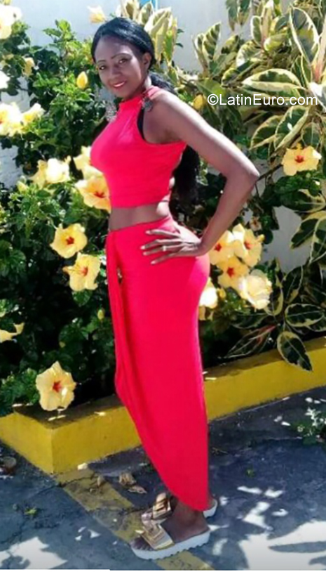 Date this pretty Colombia girl Nohemi from Cali CO26118