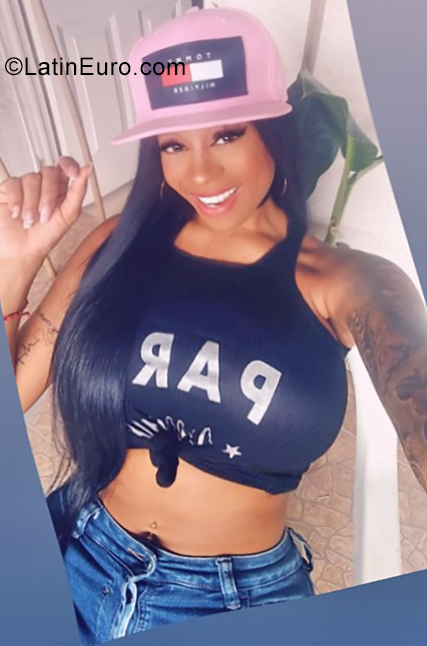 Date this hard body Colombia girl Marcela from Cali CO25231