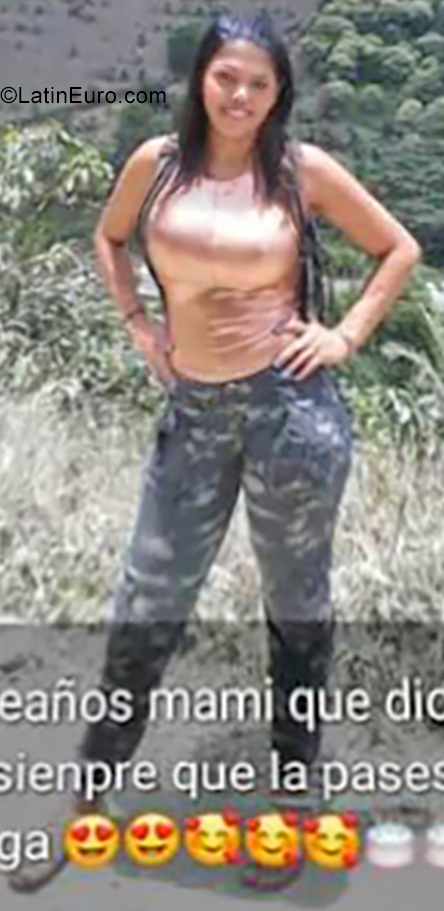 Date this stunning Venezuela girl Yorsit from Caracas VE2297