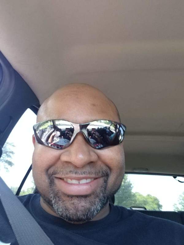 Date this attractive United States man Derrick from Aurora US19918